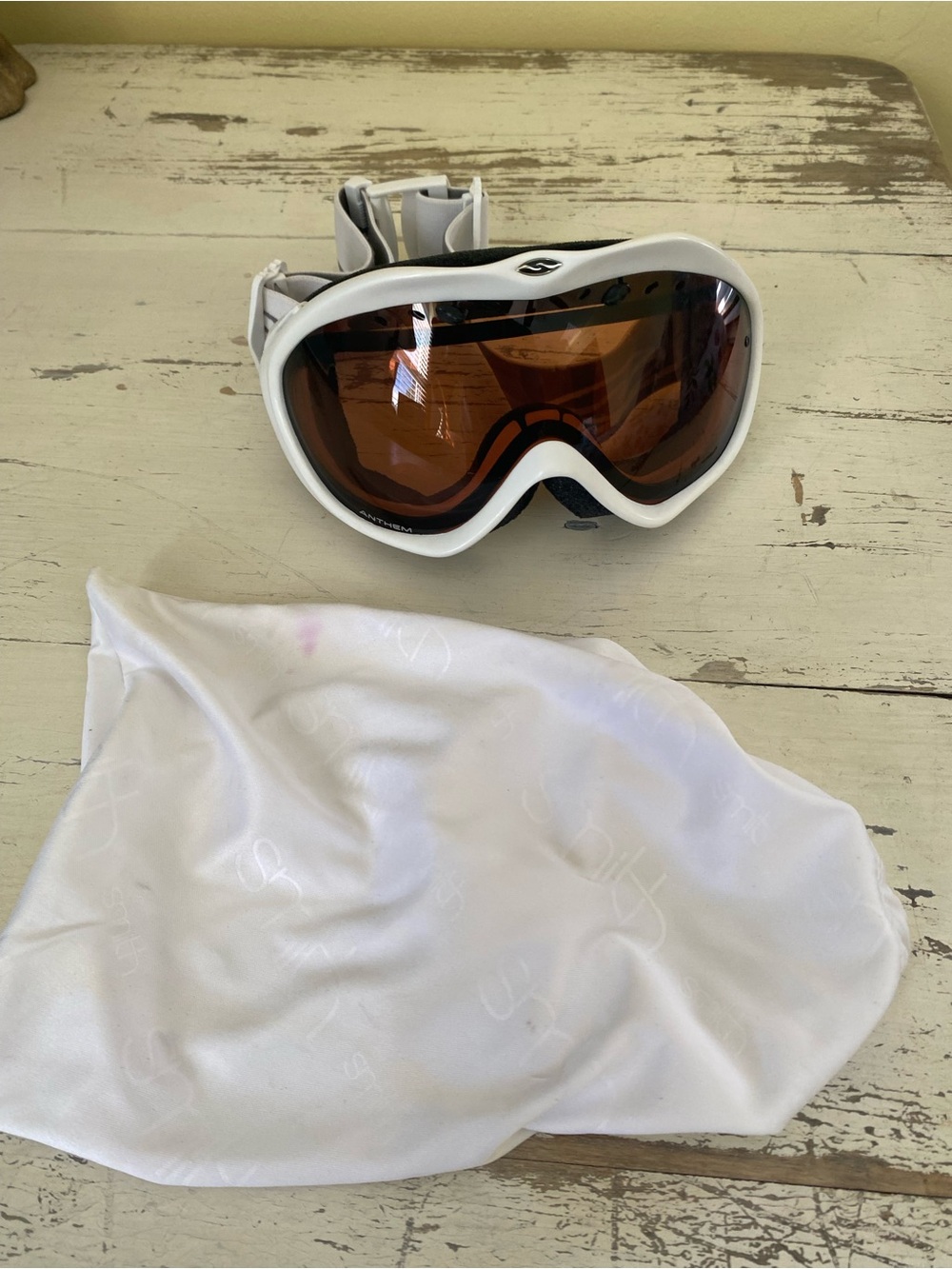 Smith White Snow Goggles with Amber Lens